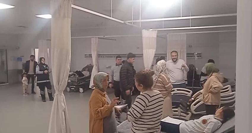 Osmaniye’deki Mustafa Özden Ortaokulu’nda dışarıdan alınan pastayı tüketen 12 öğrenci