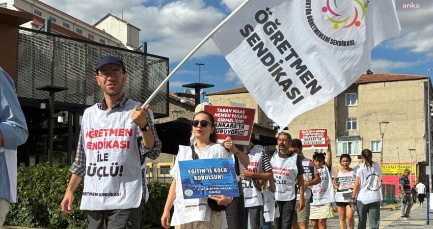 Özel Sektör Öğretmenleri Sendikası’ndan Bakan Tekin’in öğretmenlere gönderdiği mektuba tepki: “Mektup değil eşitlik istiyoruz” Mesleğe yeni başlayan, emekli ve kıdemli öğretmenlere 24 Kasım dolayısıyla