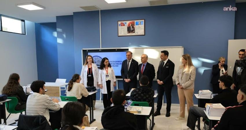 Özgür Çelik: “Ekrem Başkanımızın vizyonuyla İstanbul’a kazandırdığımız Filenin Sultanları Gençlik Merkezi hayırlı olsun” CHP İstanbul İl Başkanı Özgür Çelik, "Ekrem Başkanımızın vizyonuyla İstanbulumuza