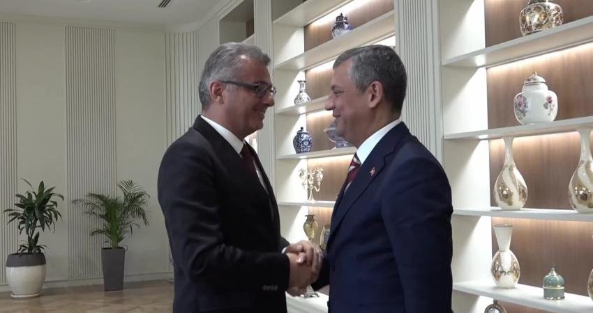 Özgür Özel, KKTC Cumhurbaşkanı Tufan Erhürman’ı ziyaret etti CHP Genel Başkanı Özgür Özel, KKTC’nin 42’nci kuruluş yıl