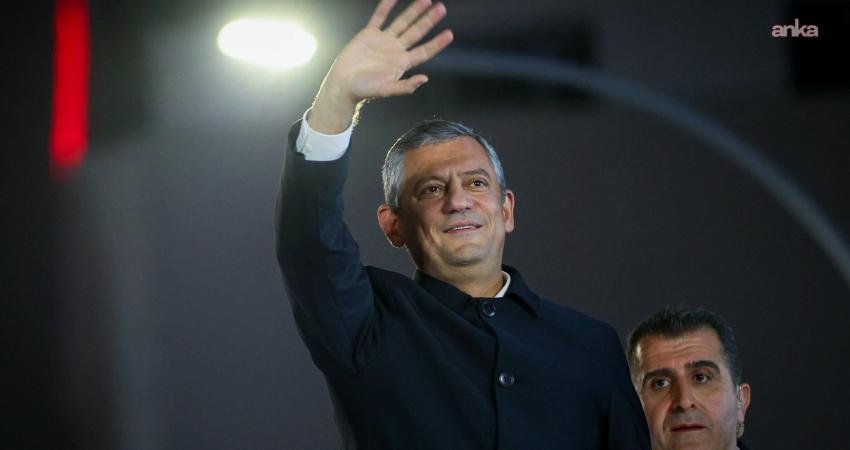 Özgür Özel: “Yarın 70’inci eylem için Kilis meydanında buluşuyoruz” CHP Genel Başkanı Özgür Özel, yarın Kilis'te düzenleyecekleri mitinge yurttaşları