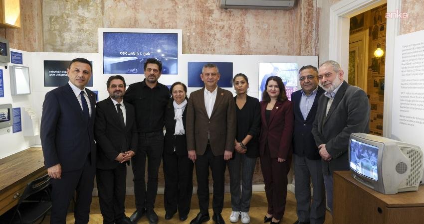 Özgür Özel’den Hrant Dink’in ailesine ziyaret CHP Genel Başkanı Özgür Özel, 2007 yılında katledilen gazeteci Hrant Dink'in