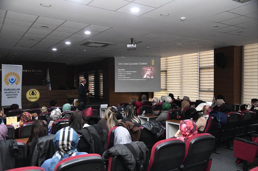 Pursaklar’da eğitimde fark yaratan seminer Pursaklar Belediyesi, Nezaket Okulu öğretmenlerine, özel eğitime ihtiyacı olan çocuklar