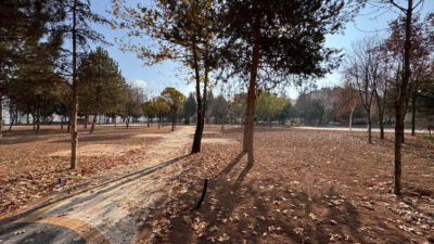 Pursaklar Belediyesi, ilçe genelindeki parkları baştan sona yenileme çalışmaları ile