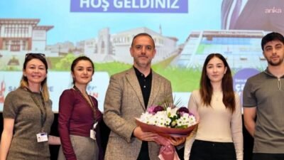 Sancaktepe Belediye Başkanı Alper Yeğin, Sancaktepe Gençlik Merkezi’nde eğitim gören