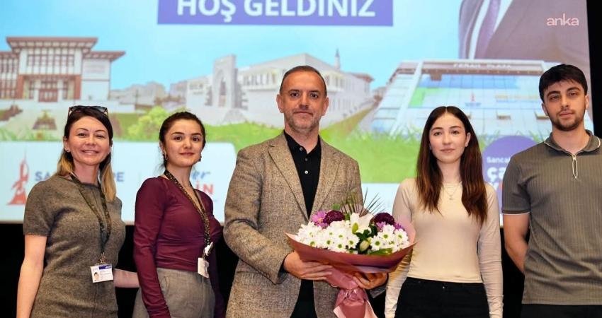 Sancaktepe Belediye Başkanı Alper Yeğin, Sancaktepe Gençlik Merkezi’nde eğitim gören