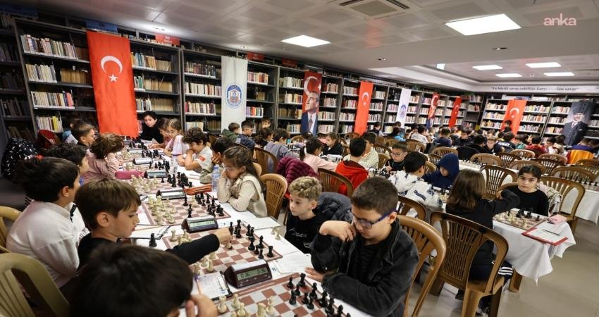 Selçuk Belediyesi’nin Türkiye Satranç Federasyonu işbirliğiyle 10 Kasım Atatürk Haftası’nda