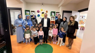 Sincan Belediye Başkanı Murat Ercan, Öğretmenler Günü dolayısıyla belediye kreşlerini