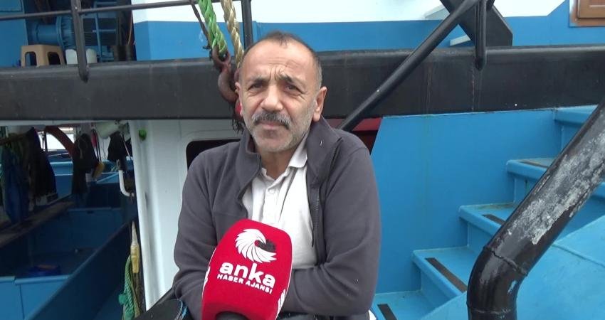 Sinoplu balıkçı: “Kredi çekerek maaş ödüyoruz, çalışarak iflasa gidiyoruz” Sinop'ta balıkçı gemisi sahibi Mustafa Küçük, "Kredi çekerek maaş ödüyoruz.