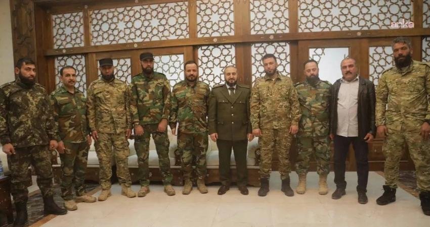 Suriye Savunma Bakanlığı, Esad döneminde ordudan ayrılan subayları geri çağırıyor Suriye Savunma Bakanlığı, devrik Devlet Başkanı Beşar Esad döneminde ordudan