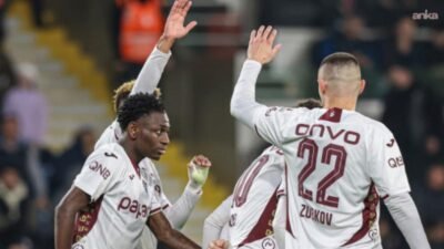 Trabzonspor, Süper Lig’in 13. haftasında konuk olduğu Başakşehir’i 4-3 mağlup