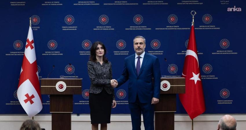 Dışişleri Bakanı Hakan Fidan, TSK'ya ait bir C130 askeri nakliye