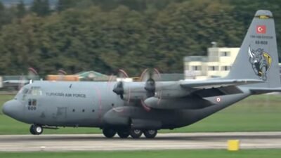 Azerbaycan'dan Türkiye'ye gelmek üzere havalanan ve 20 personelin bulunduğu bir