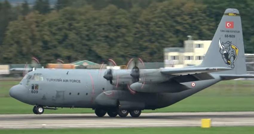 Azerbaycan'dan Türkiye'ye gelmek üzere havalanan ve 20 personelin bulunduğu bir