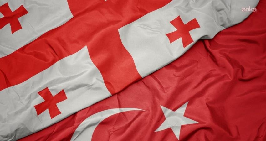 TSK’ya ait bir C130 nakliye uçağı düştü… Gürcistan İçişleri Bakanlığı: Can kaybına neden olan hava taşımacılığı güvenliği ihlalleriyle ilgili soruşturma başlatıldı Gürcistan İçişleri Bakanlığı, Türk Silahlı Kuvvetleri’ne (TSK) ait bir C-130