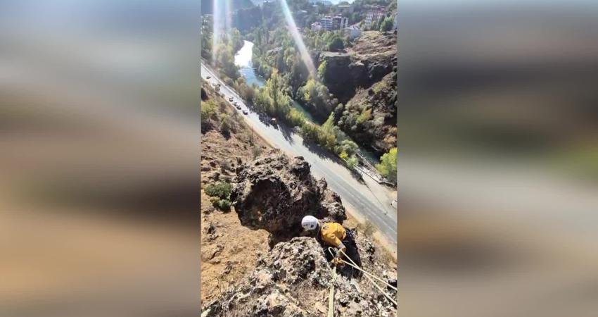 Tunceli’de özellikle dağlık bölgelerde sıkça düşen kayalar yurttaşlar için ciddi