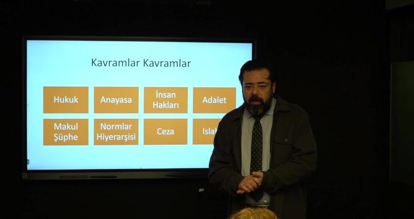 Türkiye’de bir ilk… İzmir’de “Kent Denetçileri” uygulaması hayata geçirildi İzmir Büyükşehir Belediyesi, yerel demokrasinin güçlendirilmesi yönündeki adımlardan biri olarak
