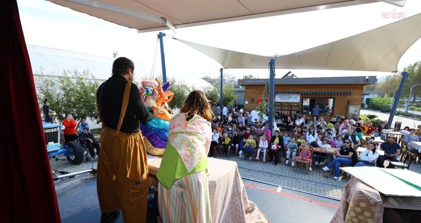 Üretici Pazarı, Efes Tarlası Yaşam Köyü’nde renkli etkinliklere sahne oluyor Üretici ve tüketiciyi haftada bir gün aracısız şekilde buluşturan Üretici