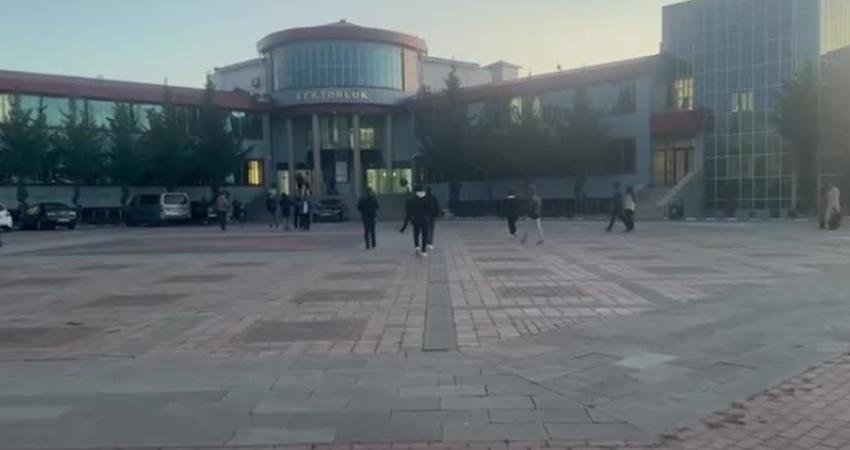 Van Yüzüncü Yıl Üniversitesinde öğrenci eylemine müdahale: Tüm üniversitelere destek çağrısı Van Yüzüncü Yıl Üniversitesi'nde 24 gündür süren öğrenci eylemine polis