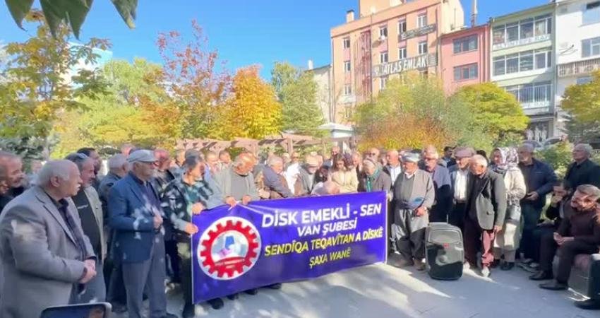 DİSK Emekli Sen Van Şubesi Rojin Kabaiş için yaptığı protestoda