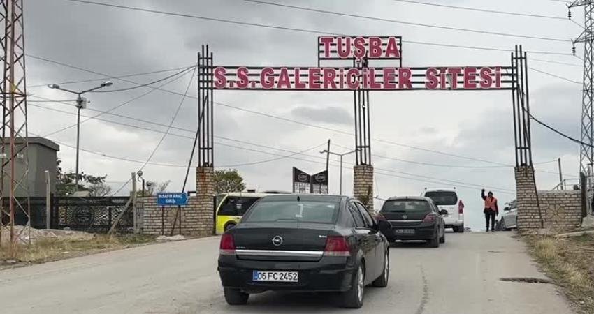 Van’da oto pazarı alarm veriyor: Son 30 yılın en kötü dönemini yaşıyoruz Van Açık Oto Pazarı'nda son yılların en büyük durgunluğu yaşanıyor.