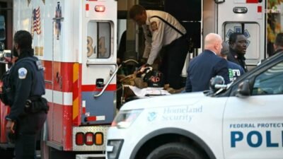 Batı Virginia Ulusal Muhafızları’na mensup iki asker, Beyaz Saray yakınlarında