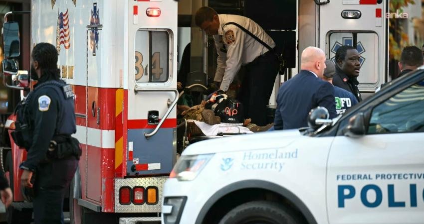 Batı Virginia Ulusal Muhafızları’na mensup iki asker, Beyaz Saray yakınlarında