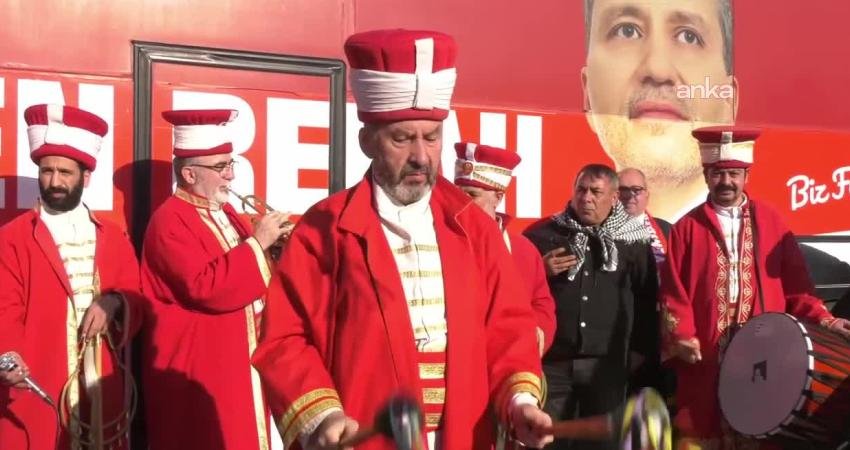 Yeniden Refah Partisi Genel Başkanı Fatih Erbakan, partisinin 3. Olağan Kongresinde tüm delegenin oyunu alarak güven tazeledi Yeniden Refah Partisi Genel Başkanı Fatih Erbakan, partisinin 3'üncü Olağan