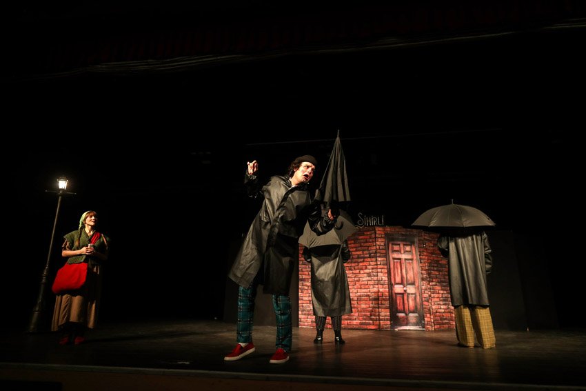 Yenimahalle’de çocuk tiyatro festivali başladı Yenimahalle Belediyesi’nin 2025-2026 Eğitim Öğretim yılının ilk ara tatilinde çocuklar