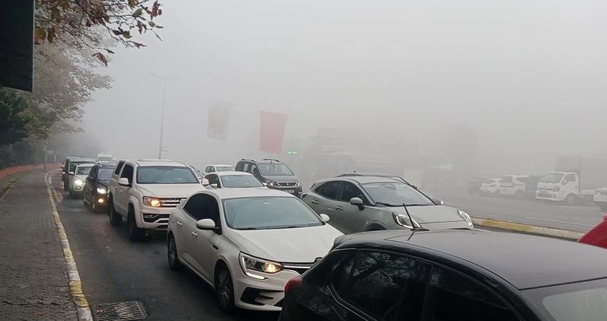 Yoğun sis sabah saatlerinde İstanbul'da etkili oldu. İBB trafik haritasına