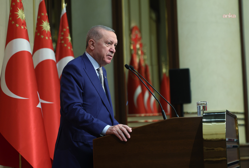 Cumhurbaşkanı Erdoğan: Avrupa Türk toplumunu kimseye ezdirmeyiz, ezmeye çalışan kifayetsizlere hadlerini bildiririz Cumhurbaşkanı Recep Tayyip Erdoğan, "Biz ister sınırlarımız içinde isterse yurt