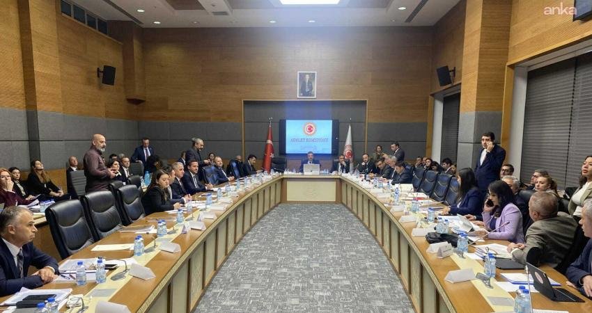 11. Yargı Paketi, Adalet Komisyonu’nda… Muhalefet vekillerinden “ceza yerine çocukların suça karışmasını önleyecek tedbirler üzerine çalışılmalı” talebi TBMM Adalet Komisyonu'nda, kamuoyunda "11. Yargı Paketi" olarak nitelendirilen Türk