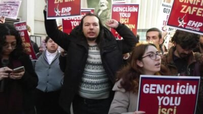 19 Mart Saraçhane protestolarının 9. ayında Beyazıt'ta İstanbul Üniversitesi önünde
