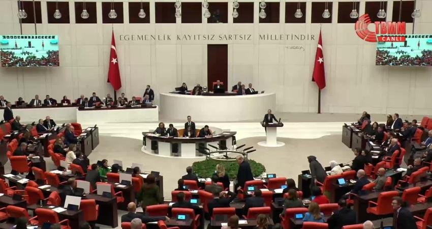TBMM Genel Kurulu'nda AK Parti ve muhalefet partisi milletvekilleri arasında