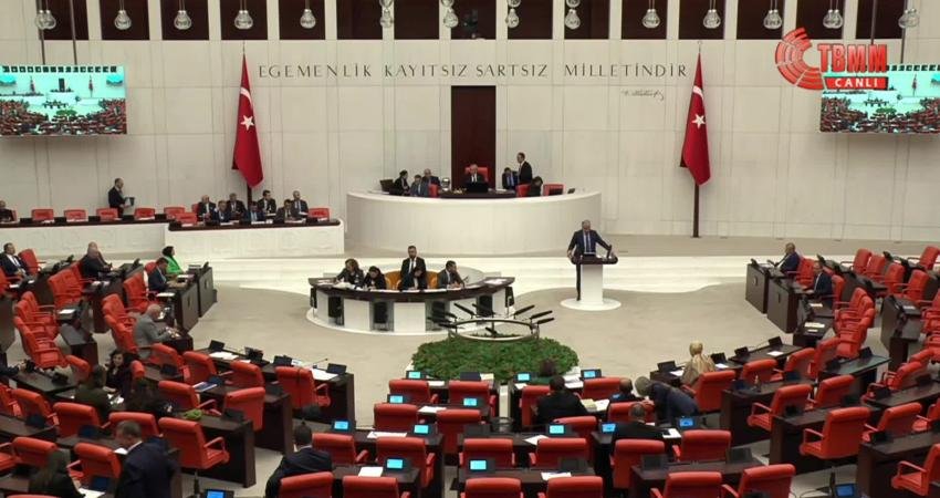 Milletvekillerinin sorularını yanıtlayan Milli Eğitim Bakanı Yusuf Tekin, okullarda seçmeli