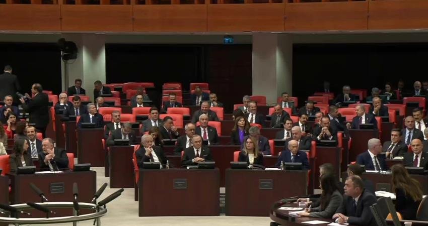 2026 bütçesi TBMM Genel Kurulu’nda… Cevdet Yılmaz: “Para, maliye, gelirler politikaları ve yapısal dönüşüm adımlarıyla dezenflasyonu kararlılıkla sürdüreceğiz” Cumhurbaşkanı Yardımcısı Cevdet Yılmaz, TBMM Genel Kurulu'nda 2026 bütçesi görüşmelerinde;