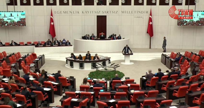 2026 bütçesi TBMM Genel Kurulu’nda… DEM Partili Koca: Trump’tan meşruiyet alma karşılığında memleketimiz emperyalistlere peşkeş çekilmek isteniyor DEM Parti Ağrı Milletvekili Heval Bozdağ, "2025 yılının ilk 6