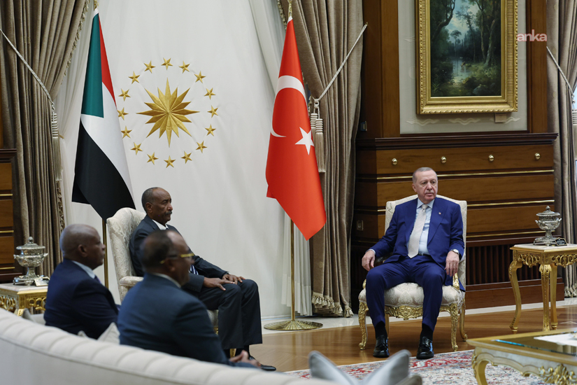 Cumhurbaşkanı Erdoğan, Sudan Egemenlik Konseyi Başkanı el Burhan ile bir araya geldi Cumhurbaşkanı Recep Tayyip Erdoğan, Sudan Egemenlik Konseyi Başkanı Abdulfettah el
