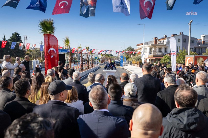 İzmir Büyükşehir Belediyesi Başkanı Tugay’dan Bakan Tekin’e “okullarda su yok” tepkisi: “Okurken ben utandım” İzmir Büyükşehir Belediye Başkanı Cemil Tugay, Milli Eğitim Bakanı Yusuf