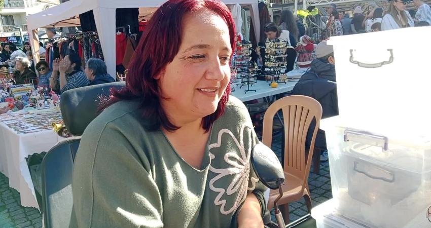 46 yaşındaki Gülay Çolak, resim tutkusuyla engelleri aşıyor Muğla’da 24 yıl önce geçirdiği yüksekten düşme sonucu tekerlekli sandalyeye