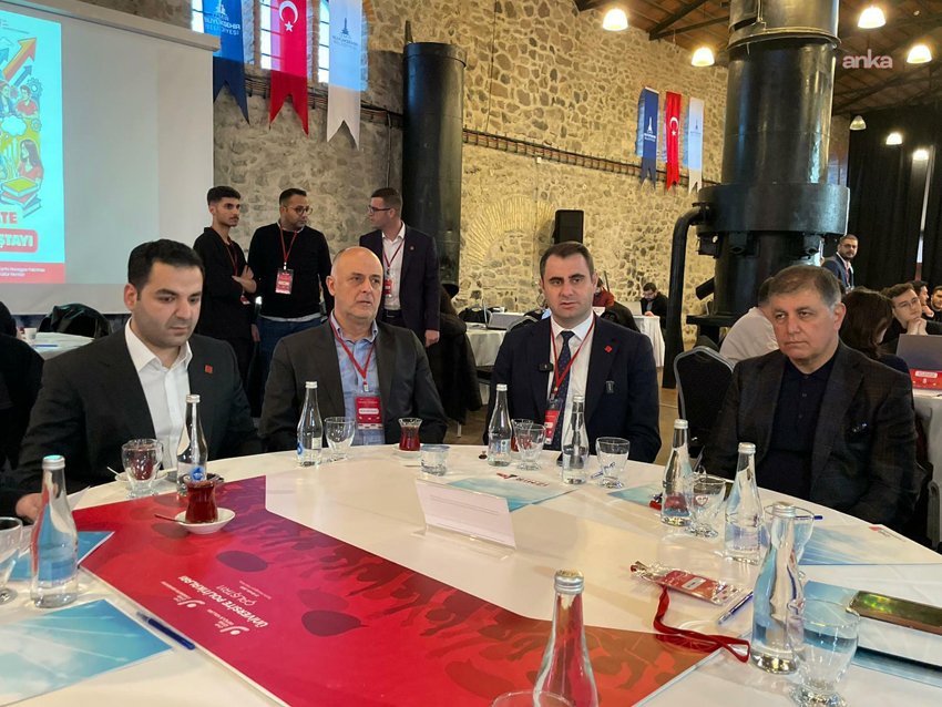 CHP İzmir İl Gençlik Kolları tarafından düzenlenen “Üniversite Politikaları Çalıştayı”nda