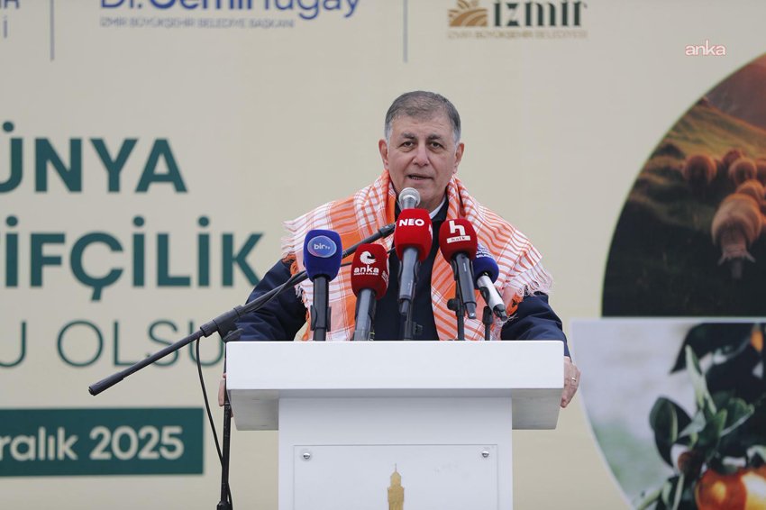 İzmir Büyükşehir Belediye Başkanı Tugay duyurdu: Kadın kooperatifleri için “balık-ekmek” satış noktaları kurulacak İzmir Büyükşehir Belediye Başkanı Cemil Tugay, Dünya Kooperatifçilik Günü kapsamında