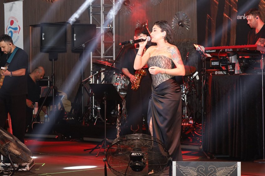 Genç Girişim ve Yönetişim Derneği’nin (GGYD) geleneksel yılbaşı gecesinde sahne