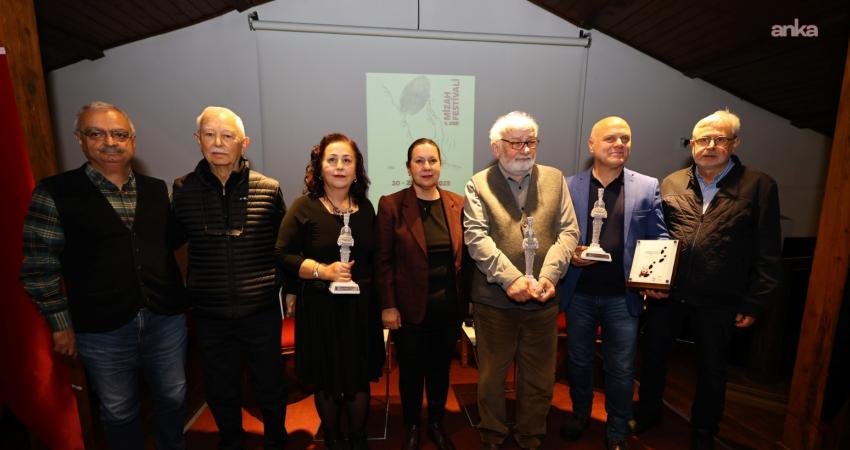 Selçuk Belediyesi ev sahipliğinde düzenlenen 9. İzmir Mizah Festivali, karikatürün