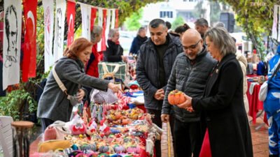 Bornova Belediyesi’nin ev sahipliğinde düzenlenen Yılbaşı Hediyelik Eşya Günleri, kadın
