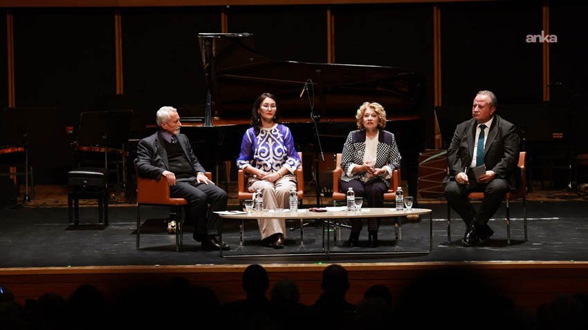 Dünya Türk Dili Ailesi Günü İzmir’de ilk kez düzenlendi UNESCO tarafından bu yıl ilan edilen 15 Aralık “Dünya Türk