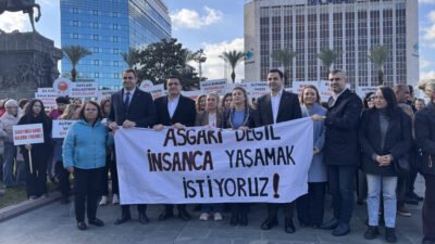 CHP Kadın Kolları, "Asgari değil, insanca yaşamak istiyoruz" sloganıyla İzmir'de