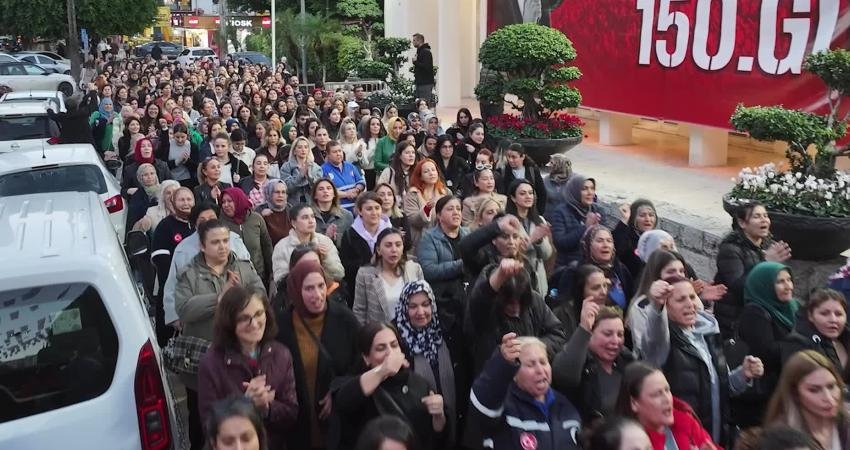 Adana Büyükşehir Belediyesi'nin kadın çalışanları, “Kadınların Gücüne Güç Katan Zeydan