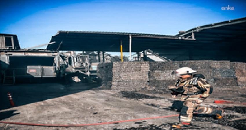 Afetlere ve yangınlara dirençli İzmir için tatbikatlar sürüyor İzmir Büyükşehir Belediyesi itfaiye ekipleri, Bornova’da faaliyet gösteren bir çimento