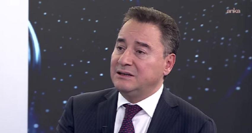 Ali Babacan: Asgari ücrete en az yüzde 50 zam yapılmalı, 33 bin liradan aşağı olmamalı DEVA Partisi Genel Başkanı Ali Babacan asgari ücrete ilişkin, "Minimum